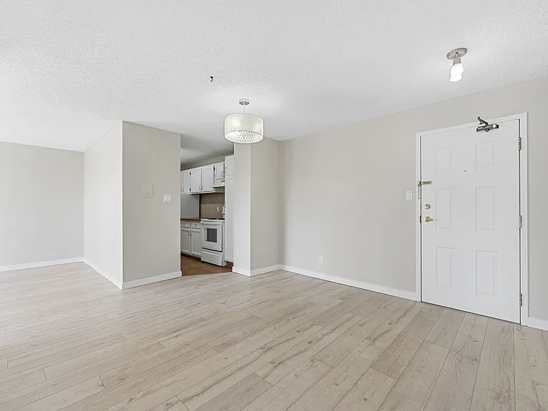 924 14th Ave SW #908 — Photo 1