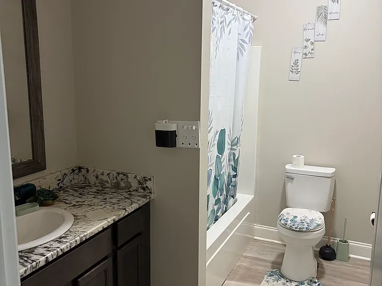 278 King George Dr — Photo 12