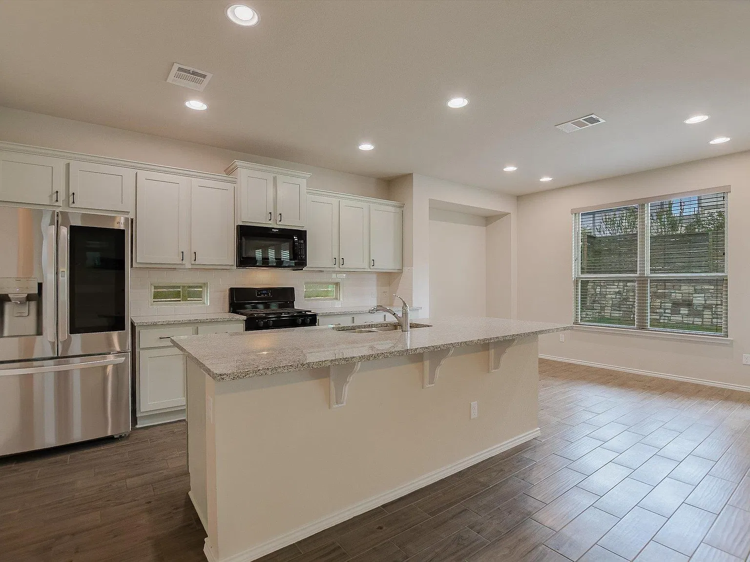 3 bed, 2.5 bath, 1795 sqft, $2,200 — Photo 2