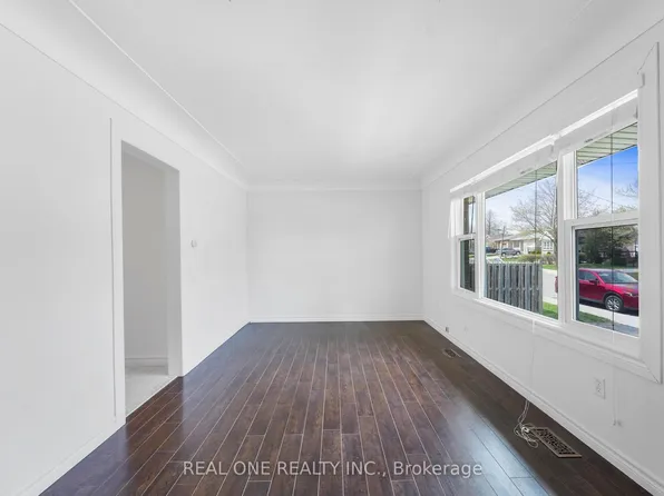 22 Halam Ave, Hamilton, ON L8V 1Z3