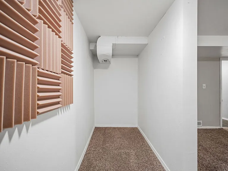 2527 W Liberty Ave — Photo 40