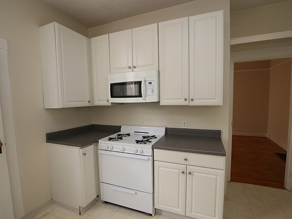 5th image of 257 Carl St #B