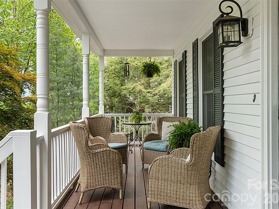 4th image of 20 Bent Oak Ln