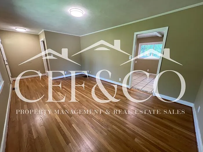 108 Overhill Dr — Photo 3