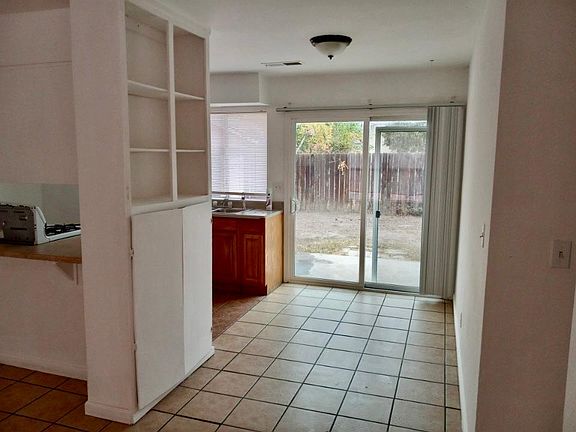 3rd image of 1024 N Divisadero St #M