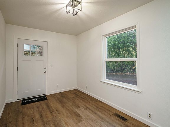 5th image of 2840 SE Boyd St
