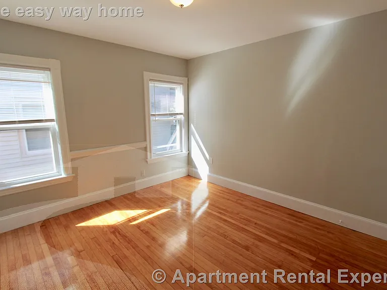 32 Russell St #1 — Photo 4