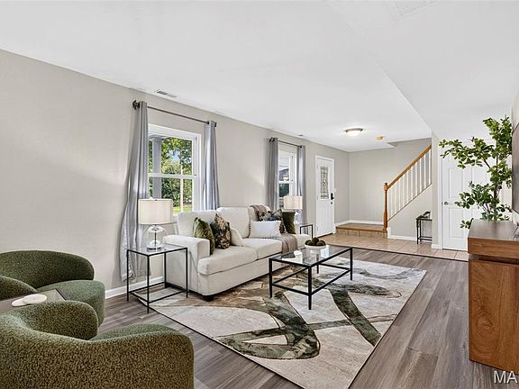 5th image of 906 Forest Ave