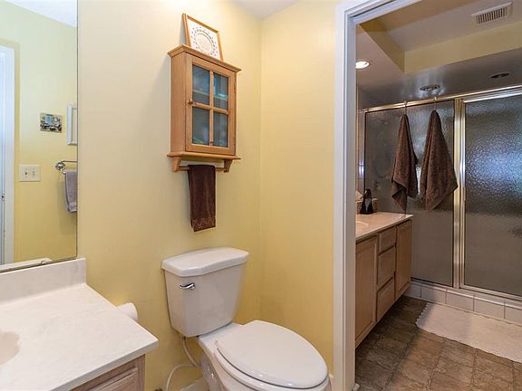 2nd image of 105 Twin Lakes Dr
