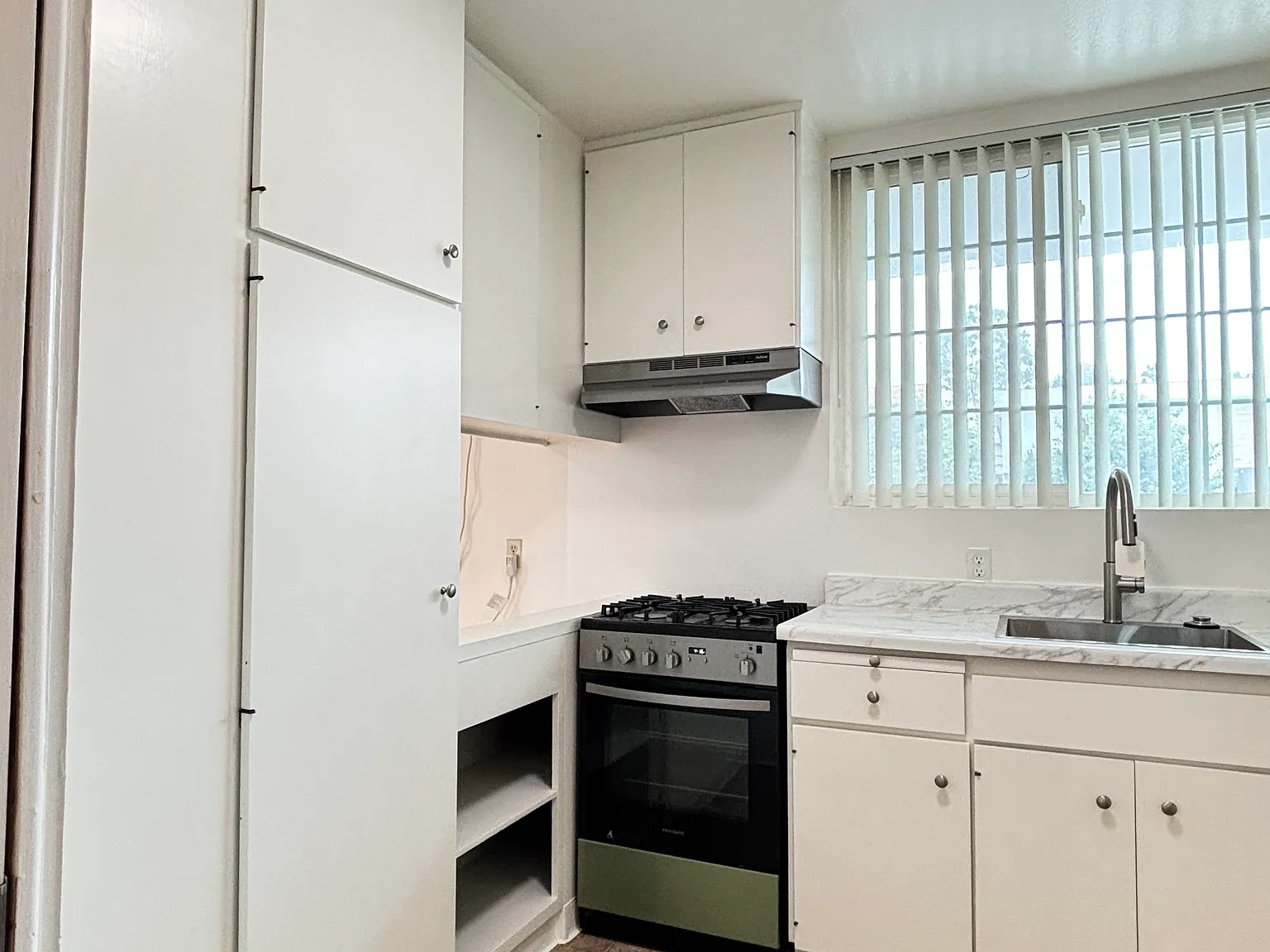 1 bed, 700 sqft, $2,399 — Photo 2