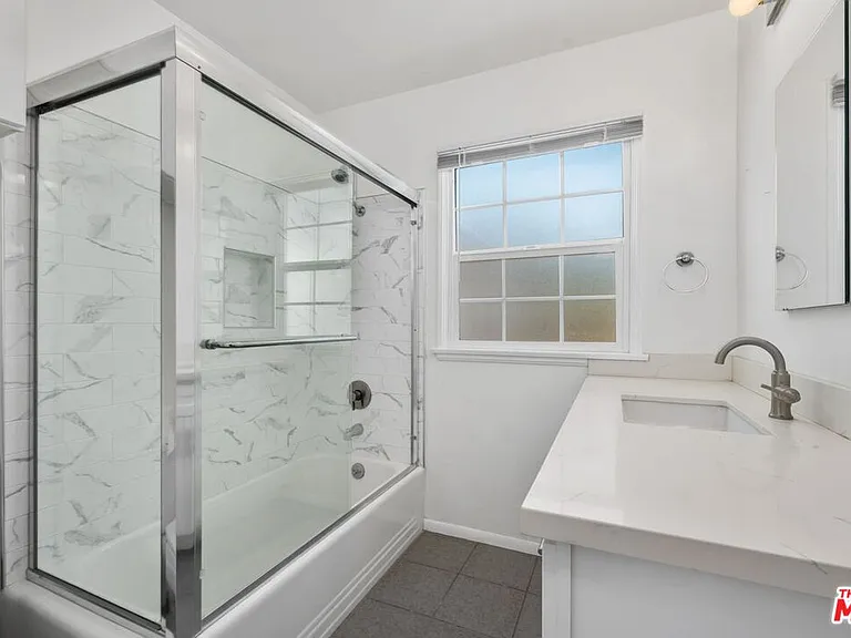1019 Amherst Ave — Photo 18