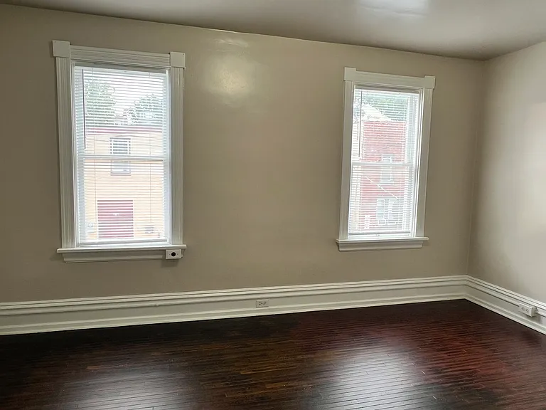 539 E Fulton St — Photo 15