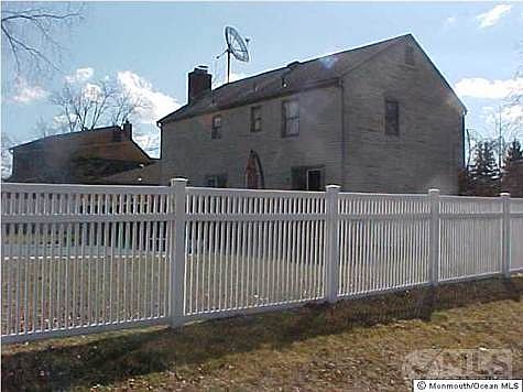 5th image of 522 Batchelor St
