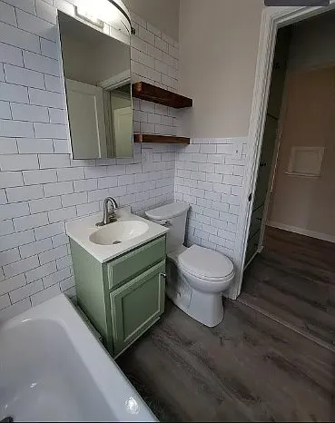 Upstairs full bathroom