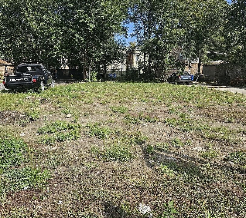 2nd image of 5539 S Damen Ave