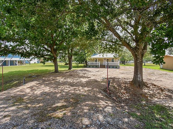4th image of 1678 Bayview Dr