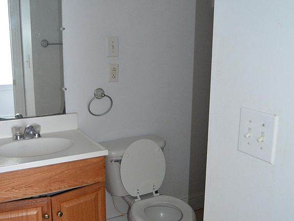 4th image of 907 Bowe St #A