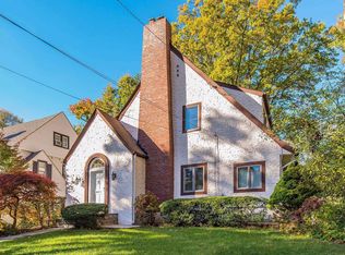 3 Cary Rd, Great Neck, NY 11021