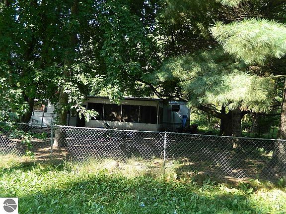 4th image of 2540 Rosemary Ln