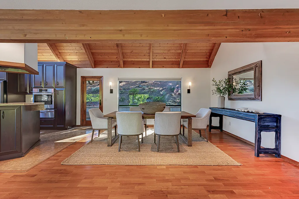 2 bed, 3100 sqft, $5,250 — Photo 2