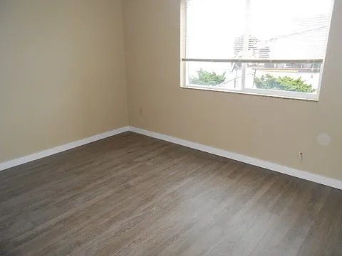 410 SW Fall St — Photo 35