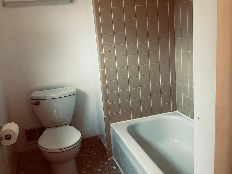 Upstairs main bath
