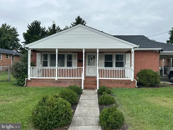 632 S Seminary St, Charles Town, WV 25414