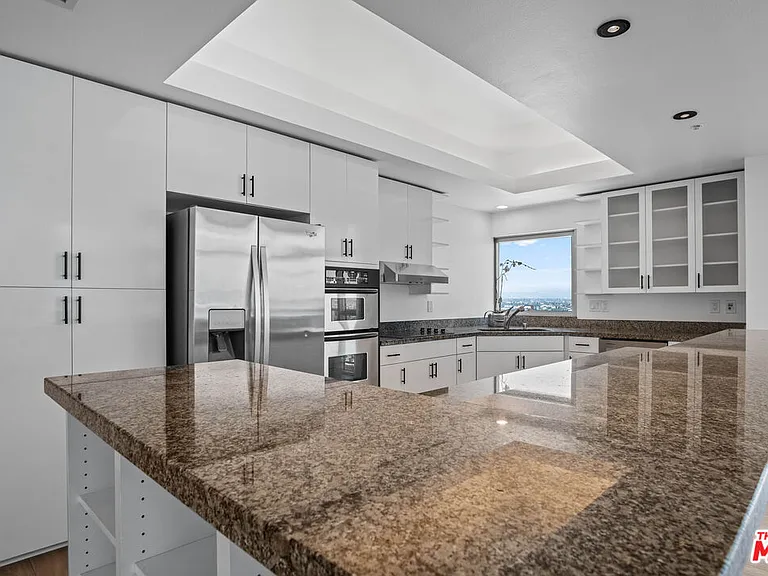 13700 Marina Pointe Dr #1916 — Photo 4