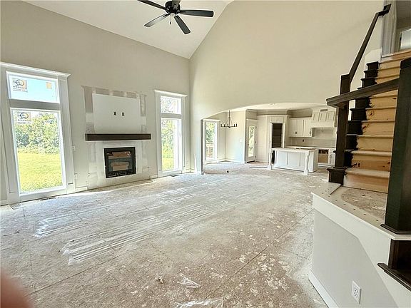 5th image of 1070 Fir Ln