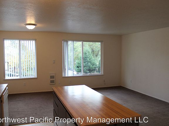 5th image of 4065 Earle Ave NE APT D
