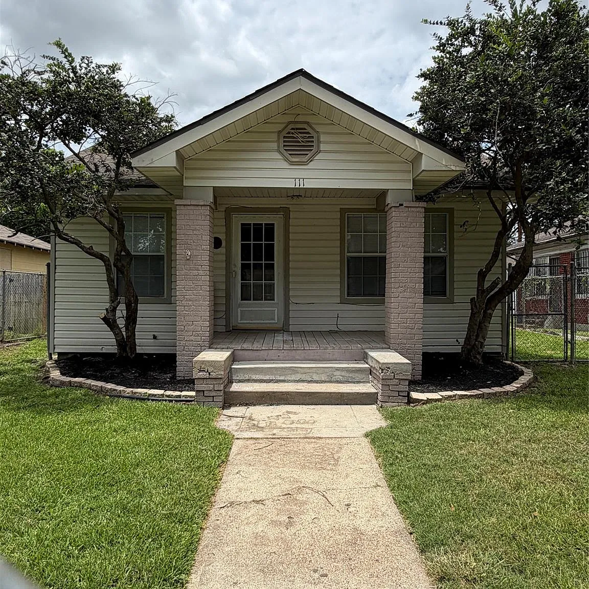2 bed, 1.0 bath, 884 sqft, $1,500 — Photo 1