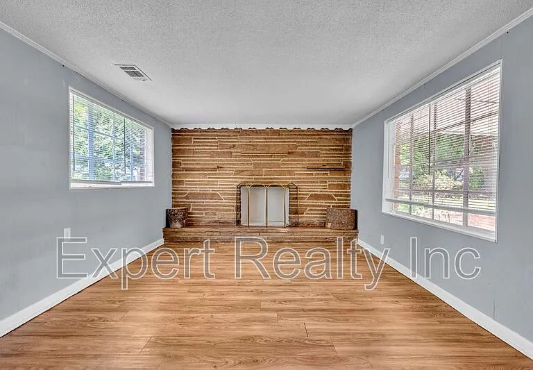 216 Meadowood Ave — Photo 7