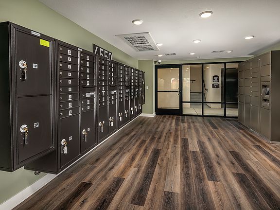 5th image of 4550 Lincoln Ave #112