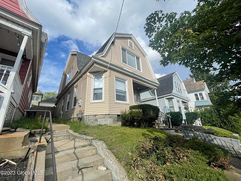 3rd image of 35B Lincoln Avenue