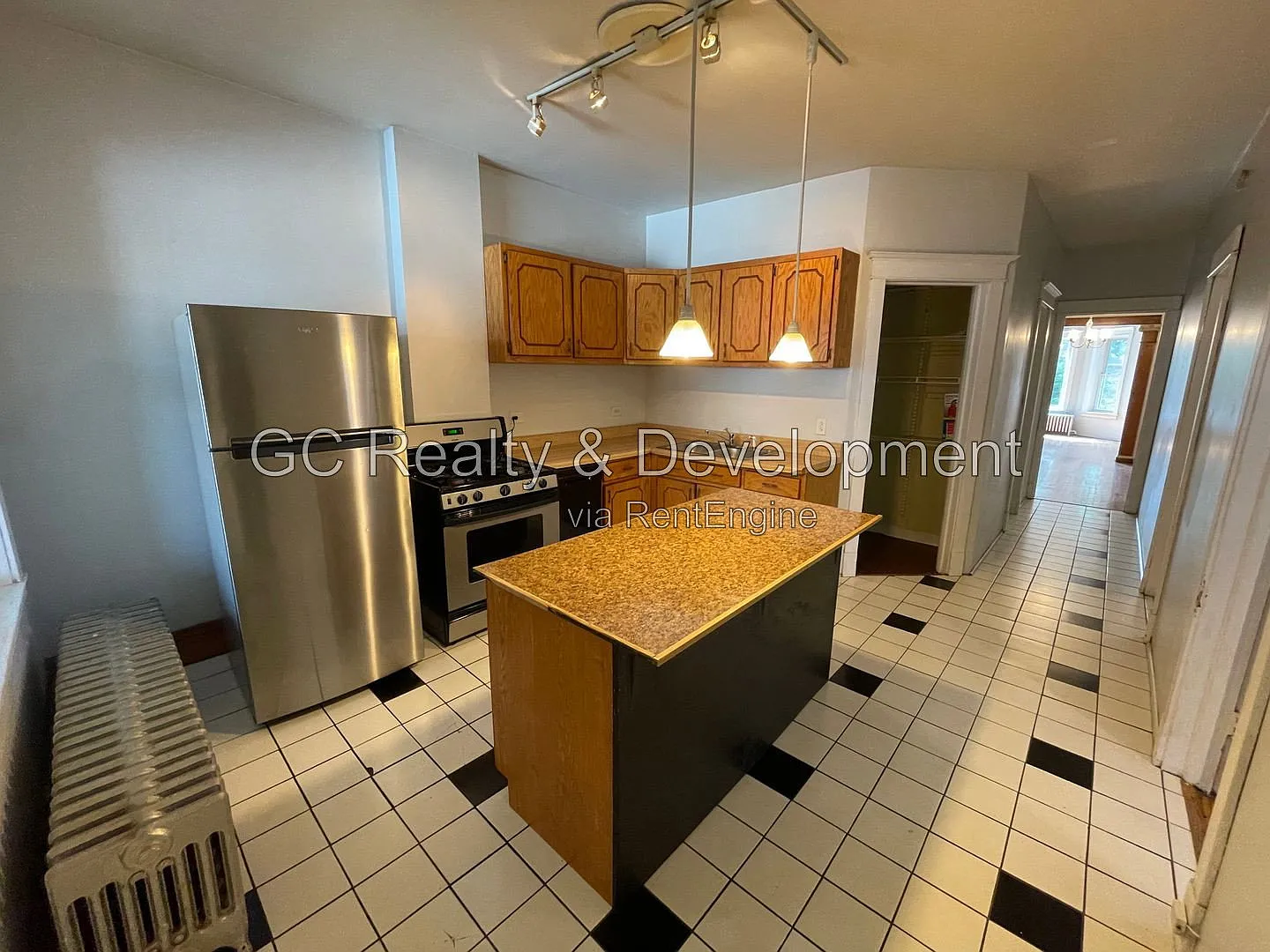 2 bed, 1.0 bath, 1500 sqft, $2,050 — Photo 2