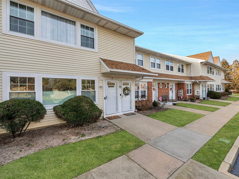 8 Gazebo Lane UNIT 8, Holtsville, NY 11742 Zillow