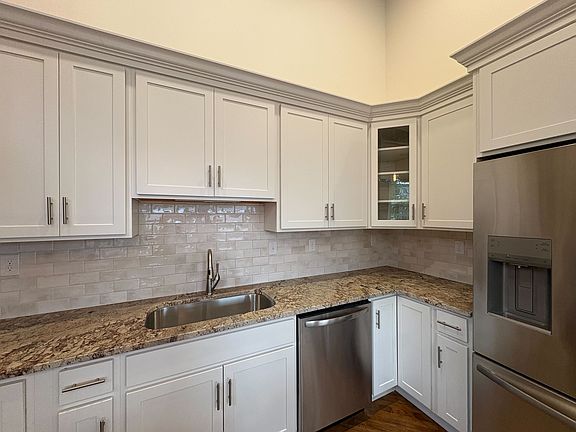 5th image of 401 N Warren St #101