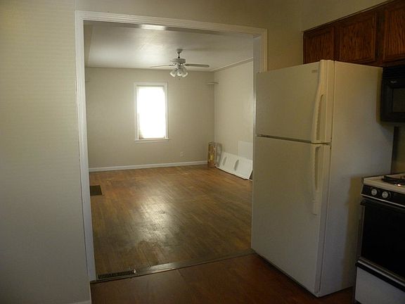 Living room (looking in from kitchen)