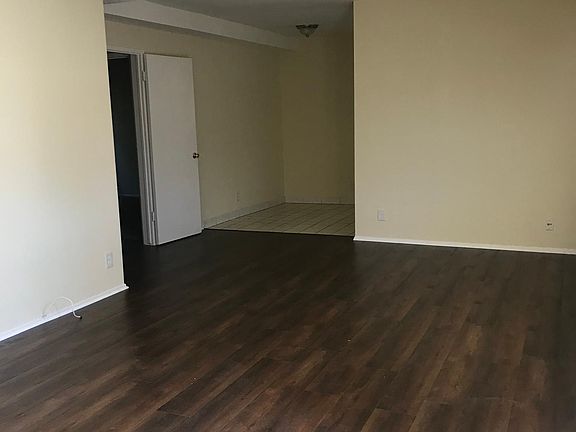3rd image of 2641 S La Salle Ave APT 3