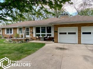2538 Surrey Rd, Burlington, IA 52601