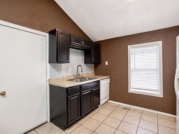 4th image of 3120 Garfield Ave