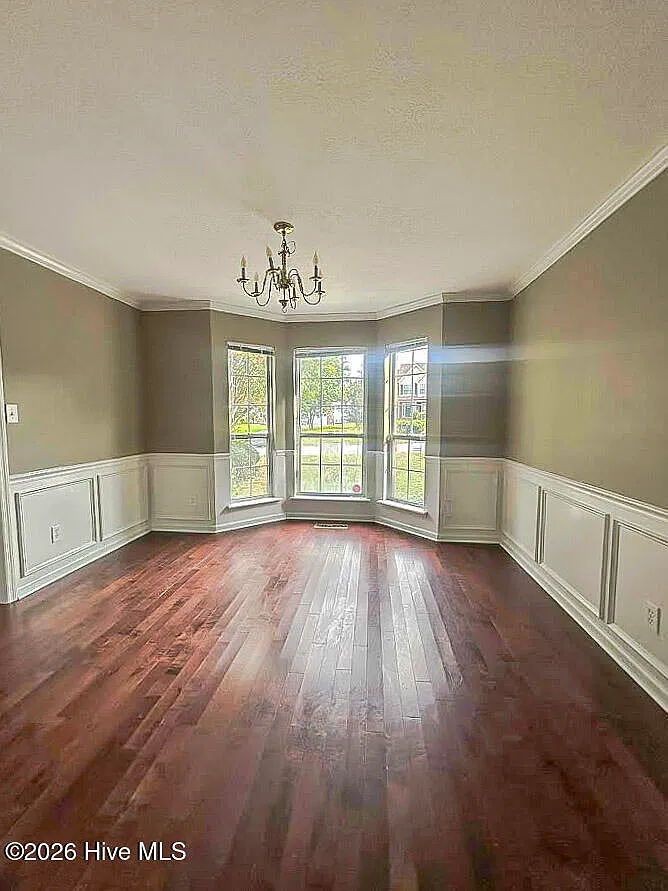 3 bed, 2.5 bath, 1963 sqft, $1,950 — Photo 3