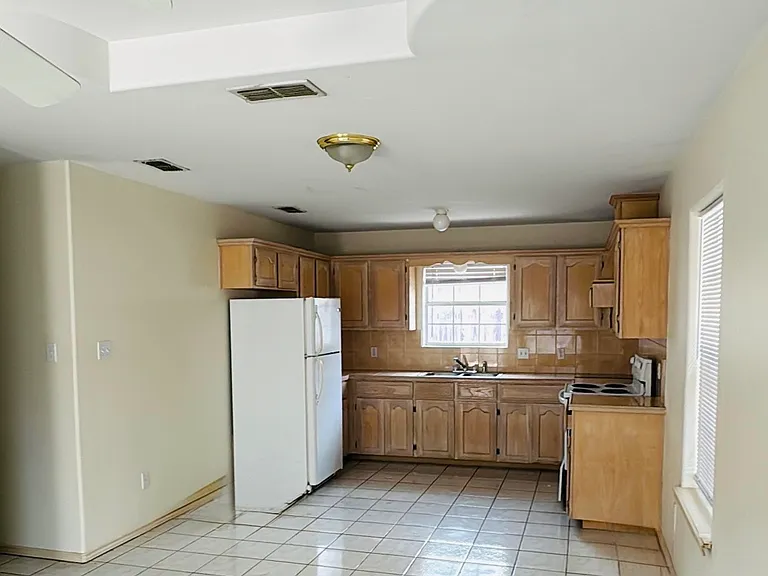 1907 Bahamas Dr #2 — Photo 2