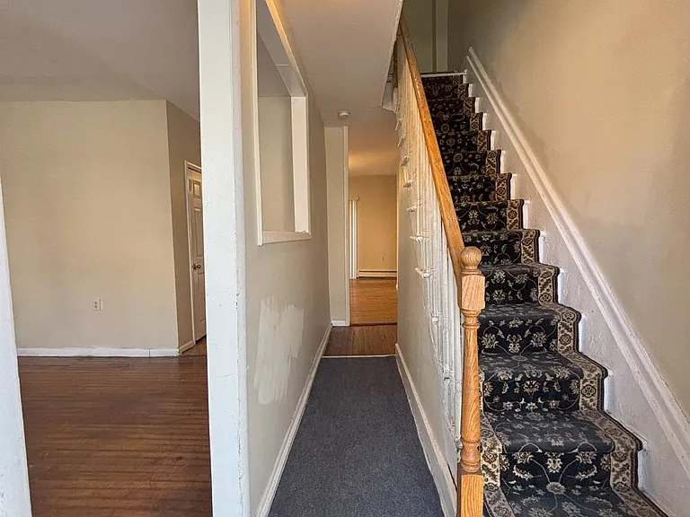 256 Ontario St — Photo 10