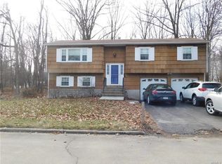 517 Macnary Rd, New Windsor, NY 12553