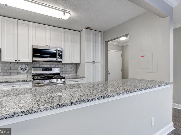 2nd image of 4 Monroe St APT 205