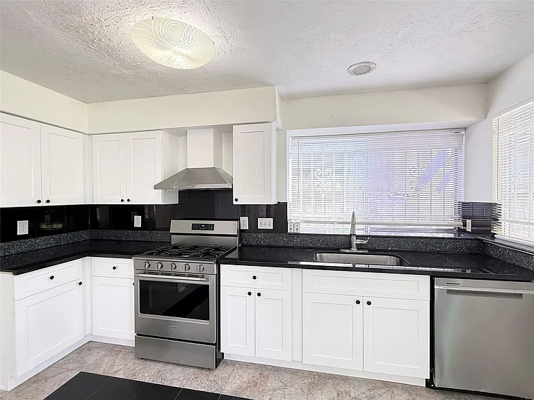 10106 Pear Limb Dr — Photo 10