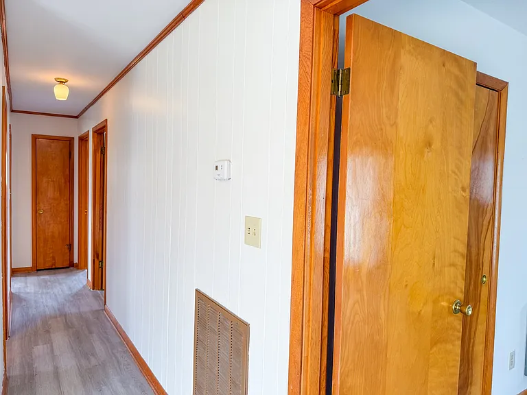 927 E Jefferson St — Photo 10