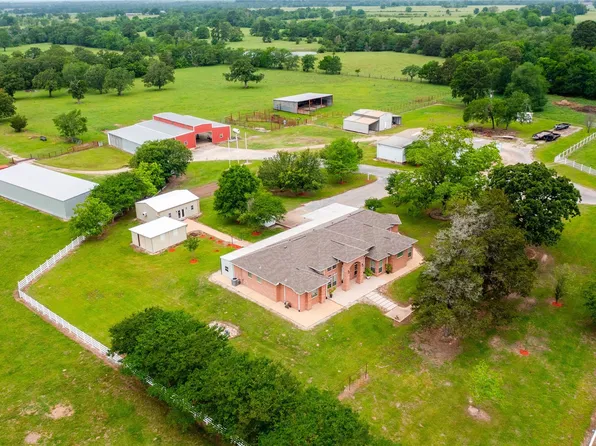 128 Duke Rd, Bedias, TX 77831