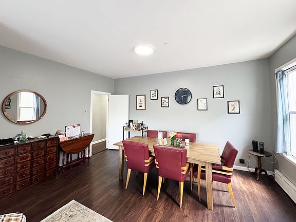 4th image of 24-23 Crescent St #2